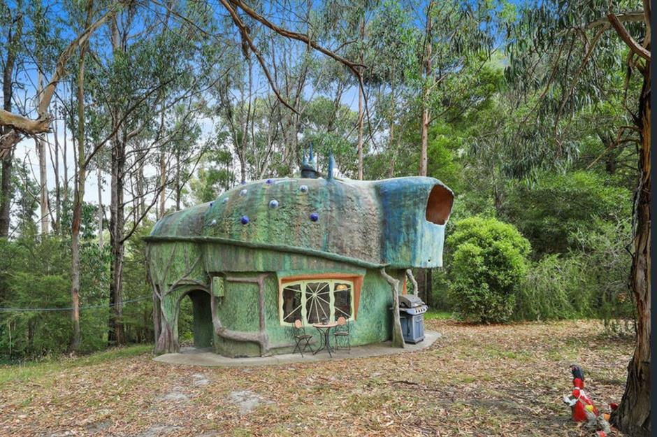 Kooky fantasy retreat, Crossover, Victoria