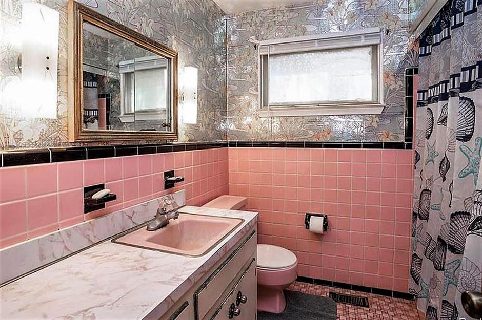 1950s pink and silver bathroom