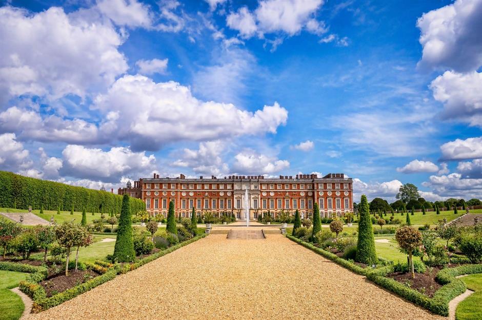 5 Royal Palaces Where You Can Spend the Night