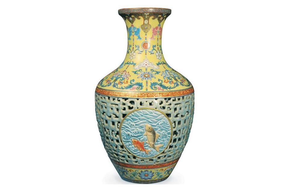 Three exquisite Ming vases used as umbrella stands: up to $64.4 million (£53.1m)