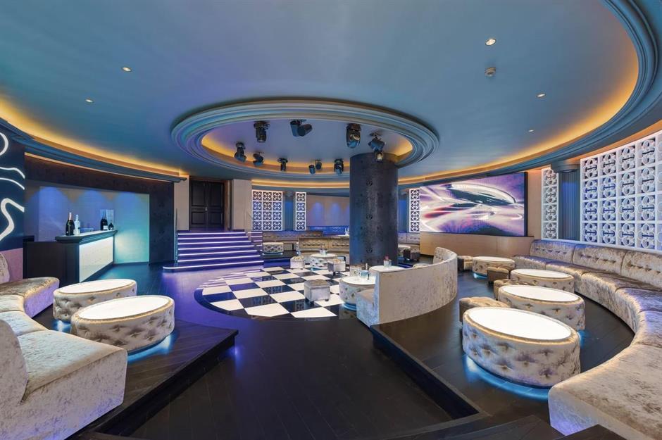Jaw-dropping party pads made for entertaining