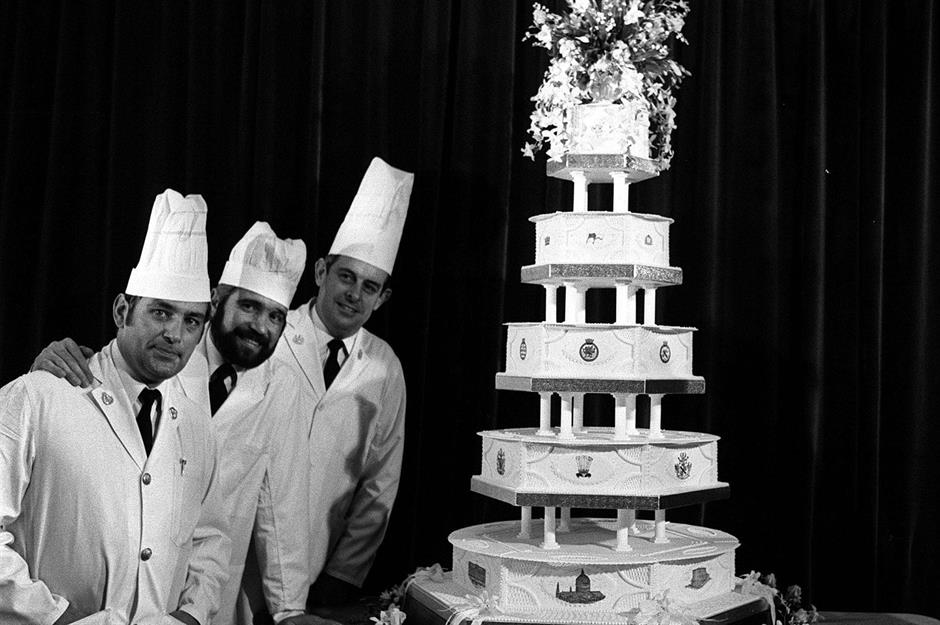Let them eat cake: unique wedding cakes | Alice In Weddingland Wedding Blog