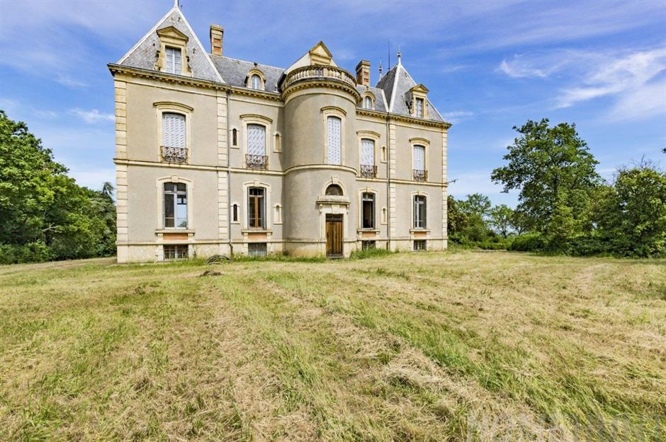 french chateau for sale under 100 000        <h3 class=
