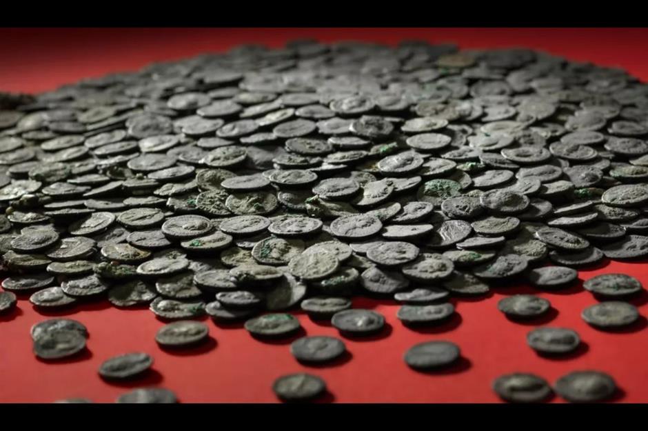 Roman silver coin hoard 