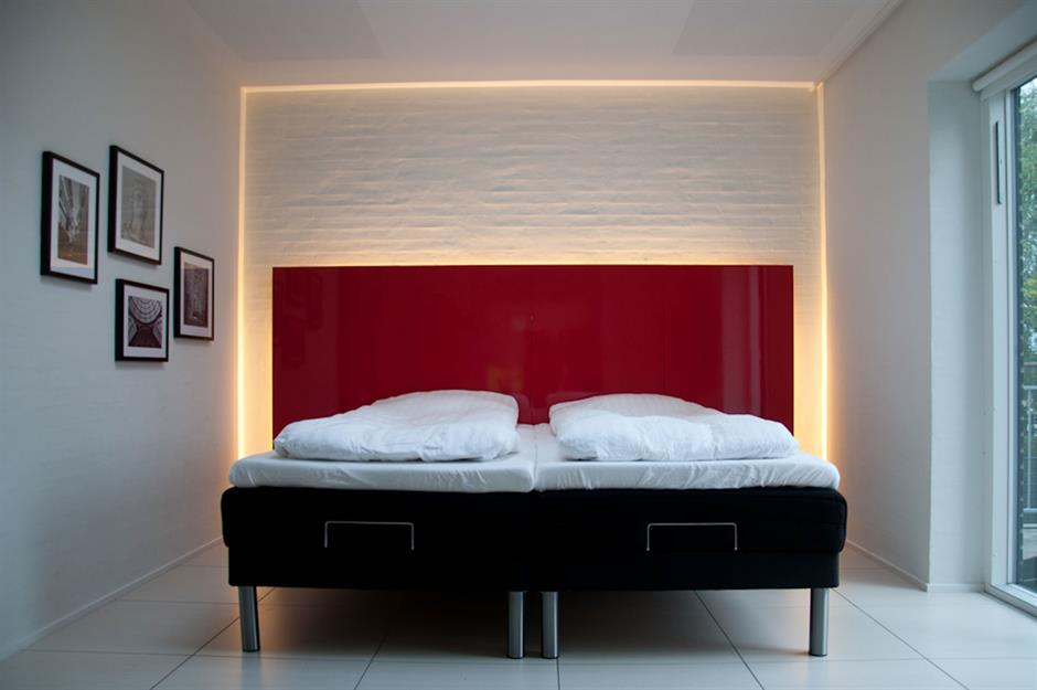 Featured image of post Rgb Bedroom Led Lights Under Bed : Check out our led lights for room selection for the very best in unique or custom, handmade pieces from our night lights shops.