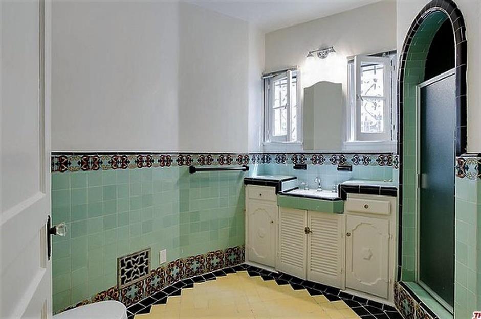 1930s mint green bathroom