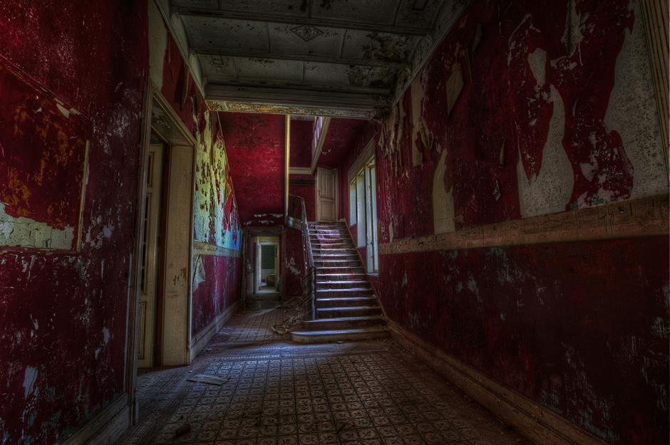 Inside Creepy Abandoned Mansions Around The World Copy 3979