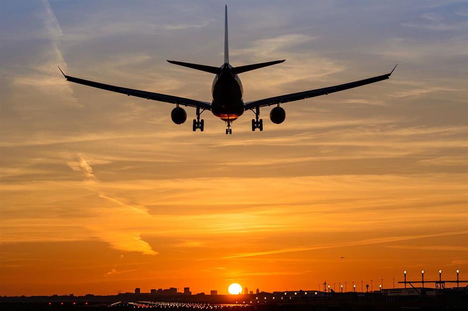 Reisen: 6 Dinge, die deine Flugzeug-Reise bequemer und günstiger machen