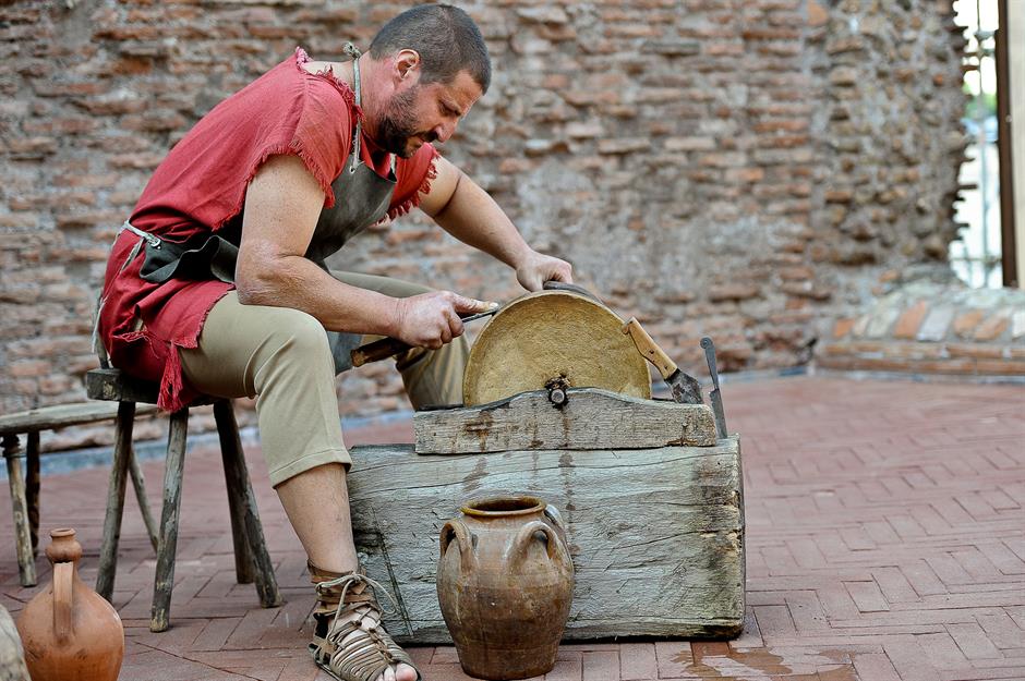 Artisan in imperial Rome: six hours a day, 185 days a year