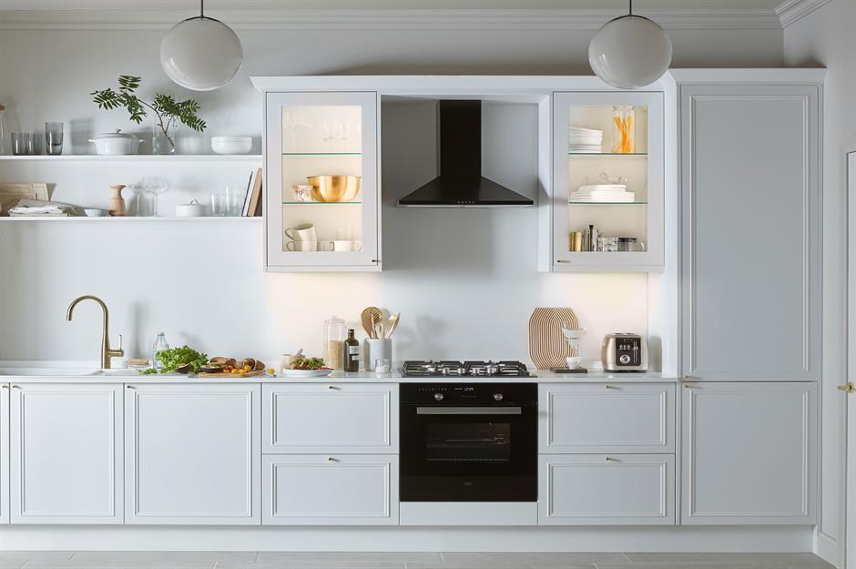 30 Bright Kitchen Lighting Ideas Loveproperty Com - B Q Kitchen Ceiling Lights Led