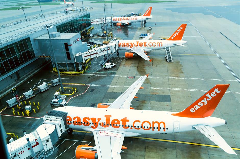 easyJet: 3,000 jobs to be cut 