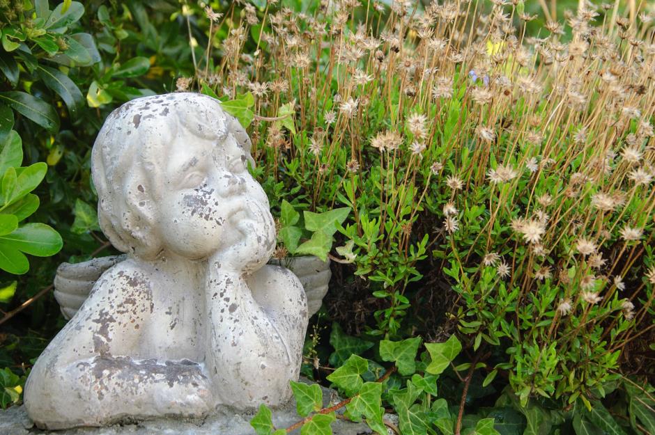 You might be able to bury your loved one in your garden 