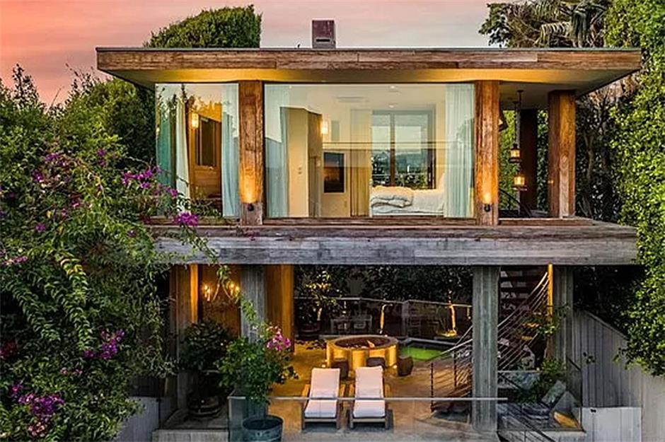 Pamela Anderson's Malibu beach house: listed for $14.9 million