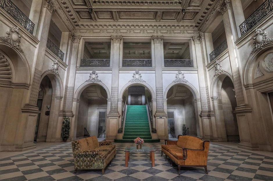 An abandoned mansion linked to the Titanic, USA
