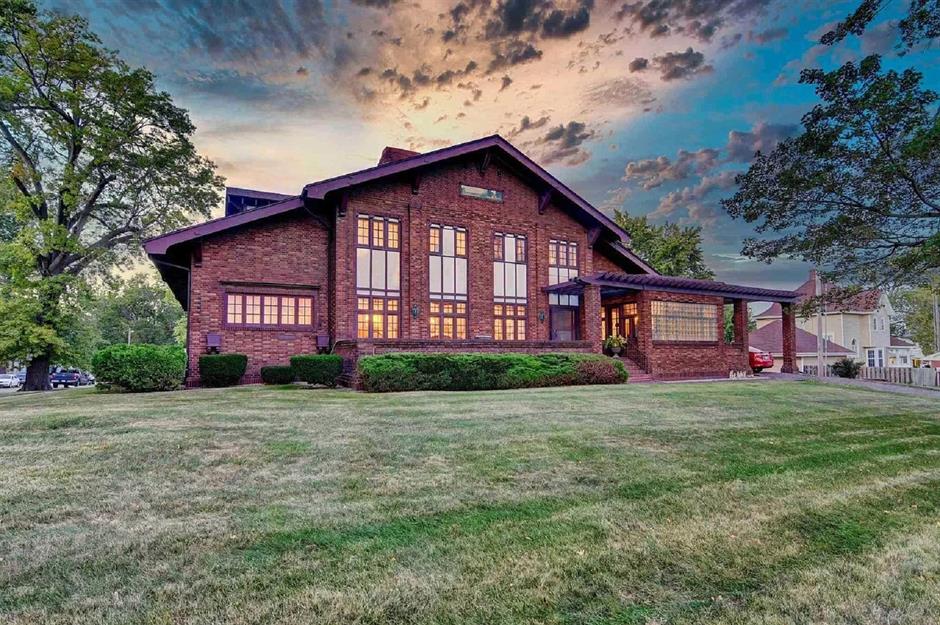 Unique historic home, Clinton, Illinois: $369,900 (£302k)