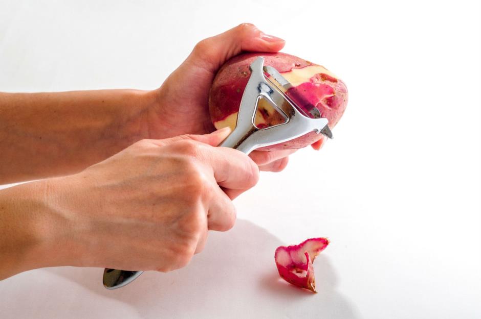 5. A Y-shaped peeler 