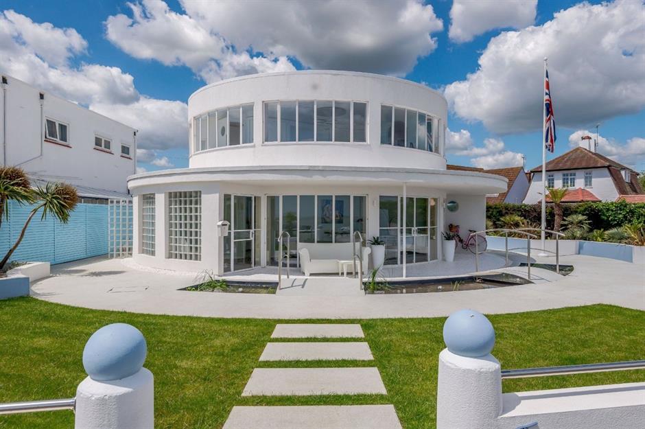 10 Amazing Round Houses From Around The World Loveproperty Com