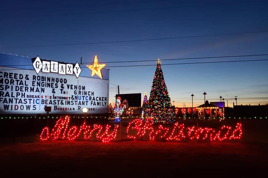 Ennis Christmas Parade 2022 America's Best Drive-In Movie Theatres | Loveexploring.com