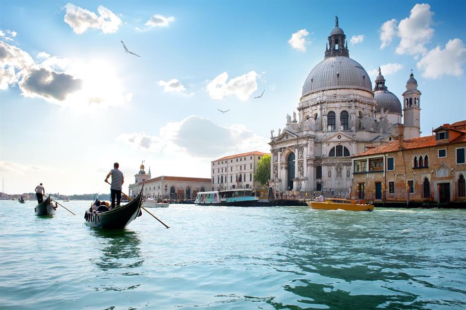 World's most popular tourist traps