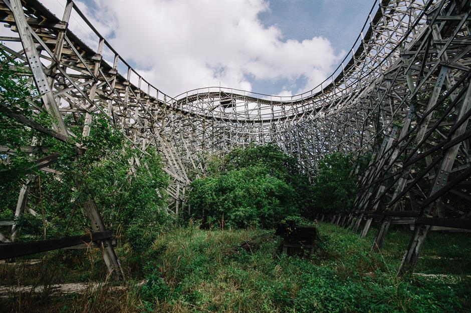 17 Eerie Abandoned Amusement Parks Across the U.S.