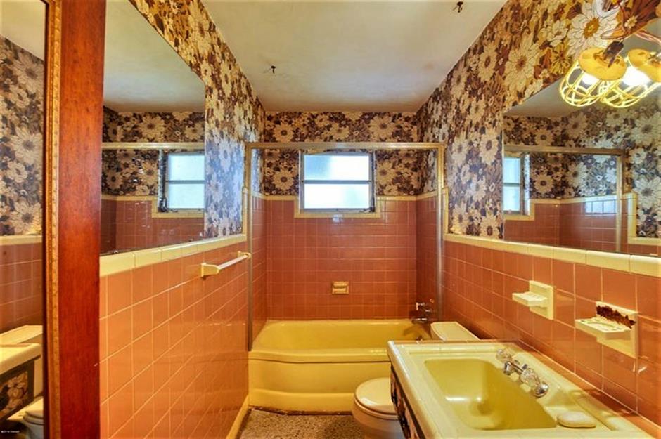 1950s orange floral bathroom