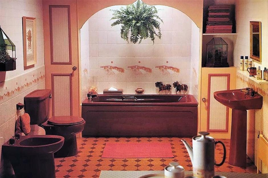 1970s earth-toned bathroom