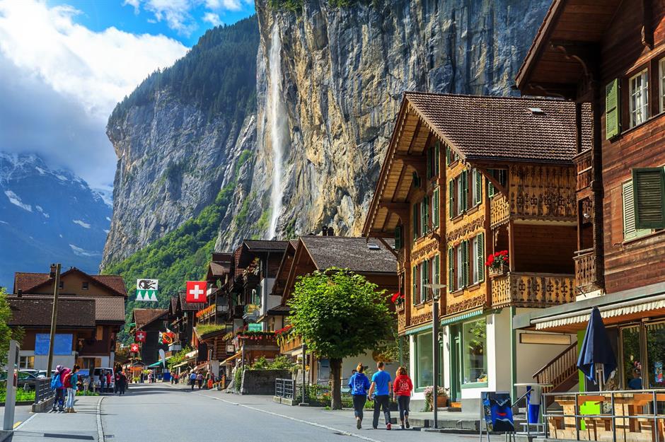 Switzerland: 9.9% of the population in poverty