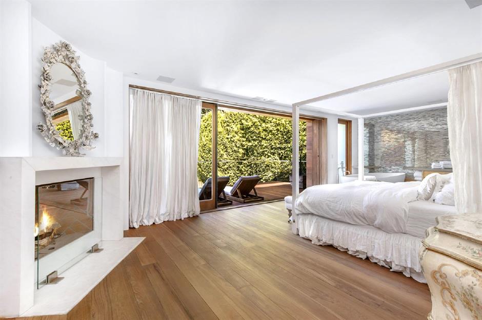 Pamela Anderson's Malibu beach house: listed for $14.9 million