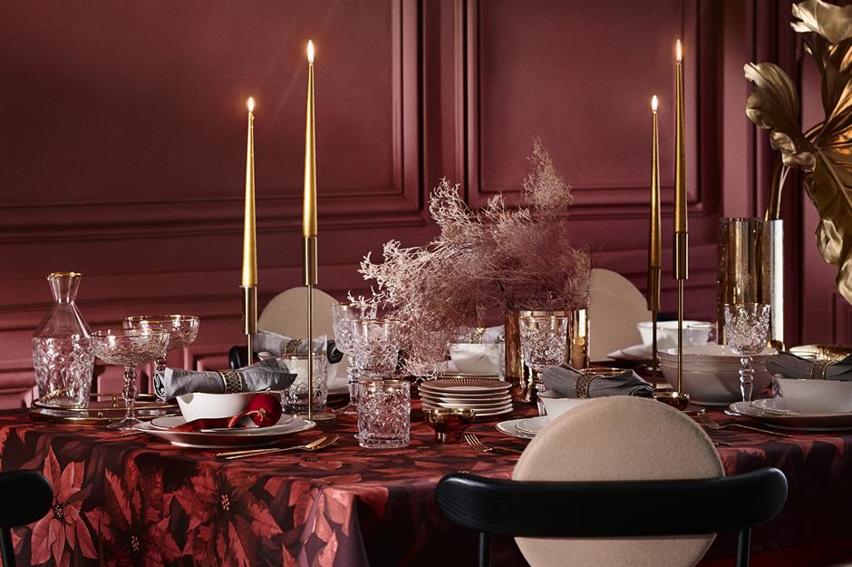 37 Beautiful Christmas Table Decorating Ideas Loveproperty Com