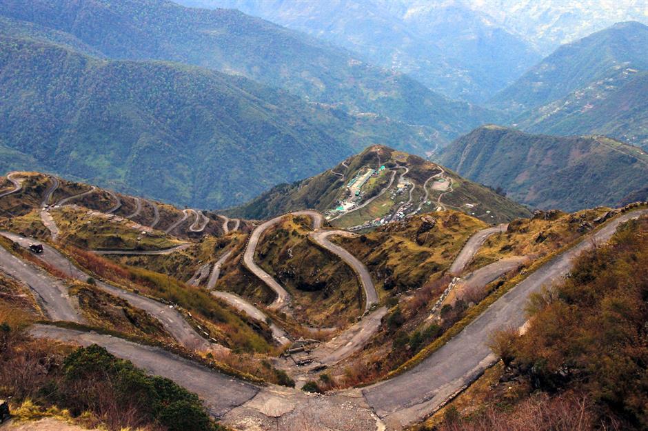 Jaw Dropping Pictures Of The World S Most Dangerous Roads Loveexploring Com
