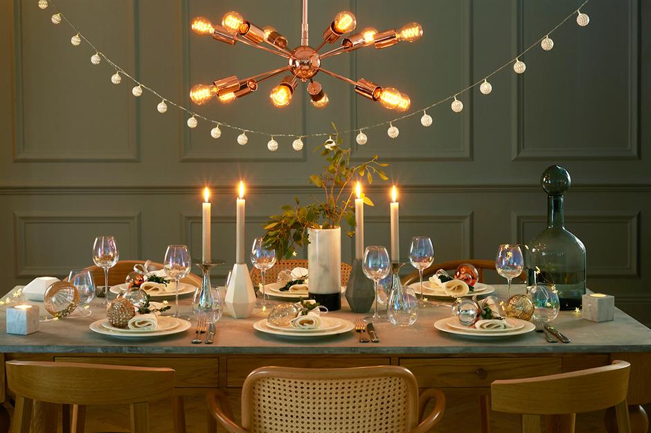 37 Beautiful Christmas Table Decorating Ideas Loveproperty Com