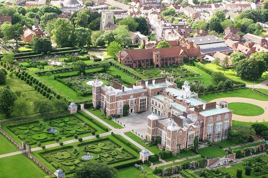 Secrets of stately homes revealed from the sky | loveproperty.com