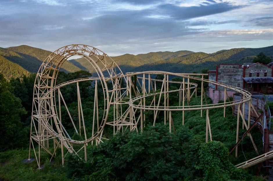 Creepy Photos of Abandoned US Theme Parks