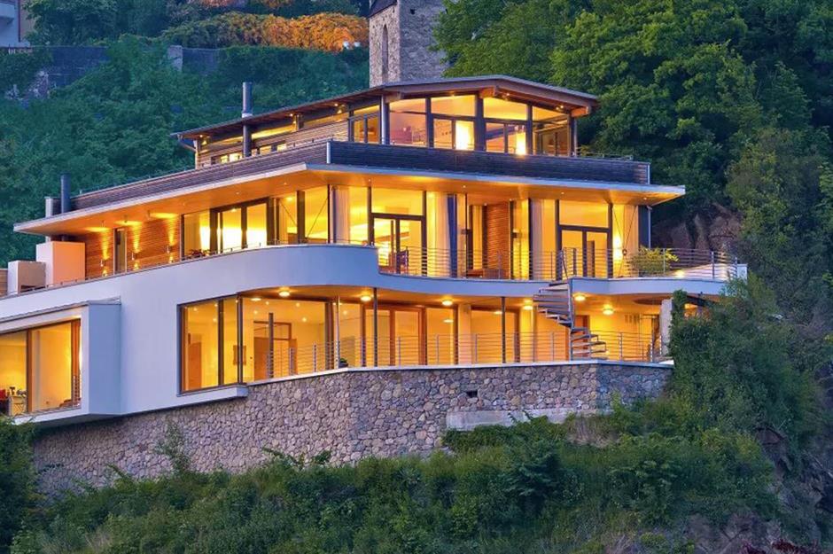 22 Cliffhanging Homes With Just Unbelievable Views Loveproperty Com Two story house by george jones & tammy wynette, on the album: 22 cliffhanging homes with just