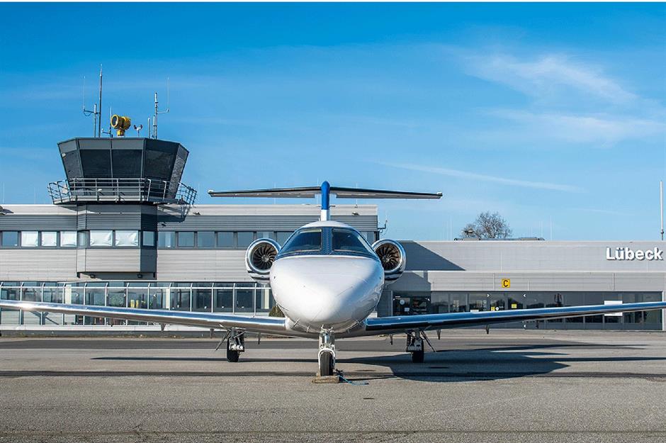 Airports, die kilometerweit vom Reiseziel entfernt sind