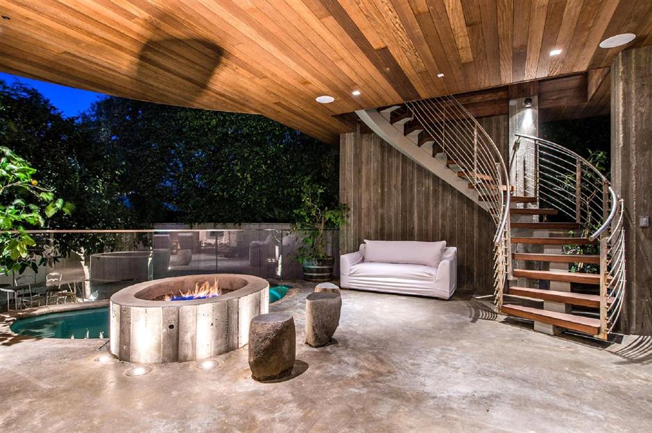 Pamela Anderson's Malibu beach house: listed for $14.9 million
