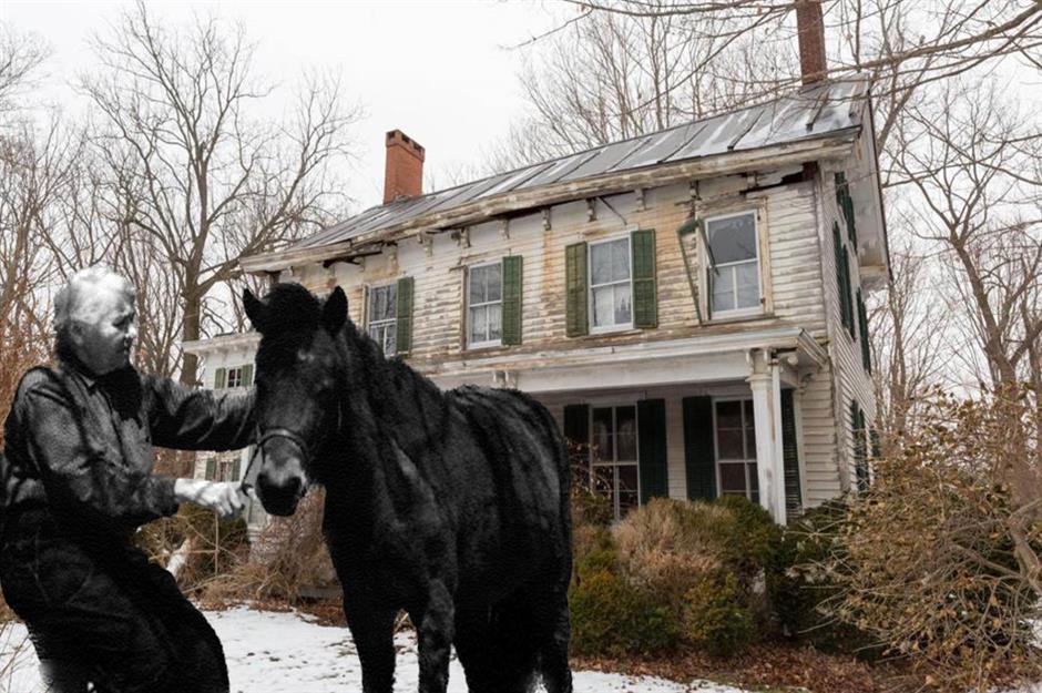 A house frozen in time, captured in pictures