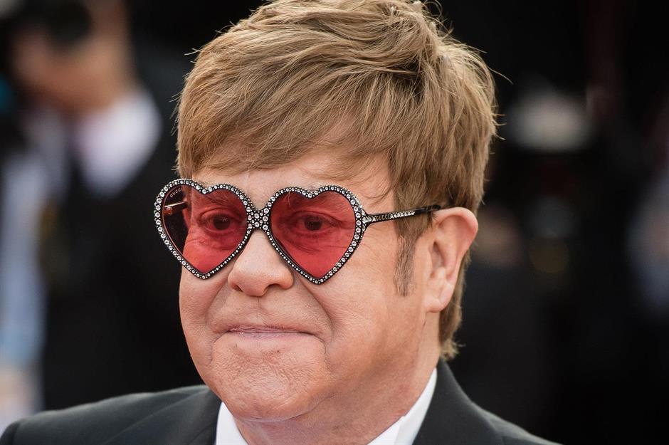 Comment Elton John dépense ses millions