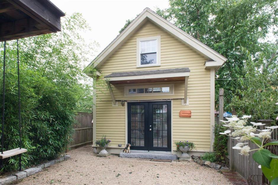 Airy modern carriage home, Medford, Massachusetts 
