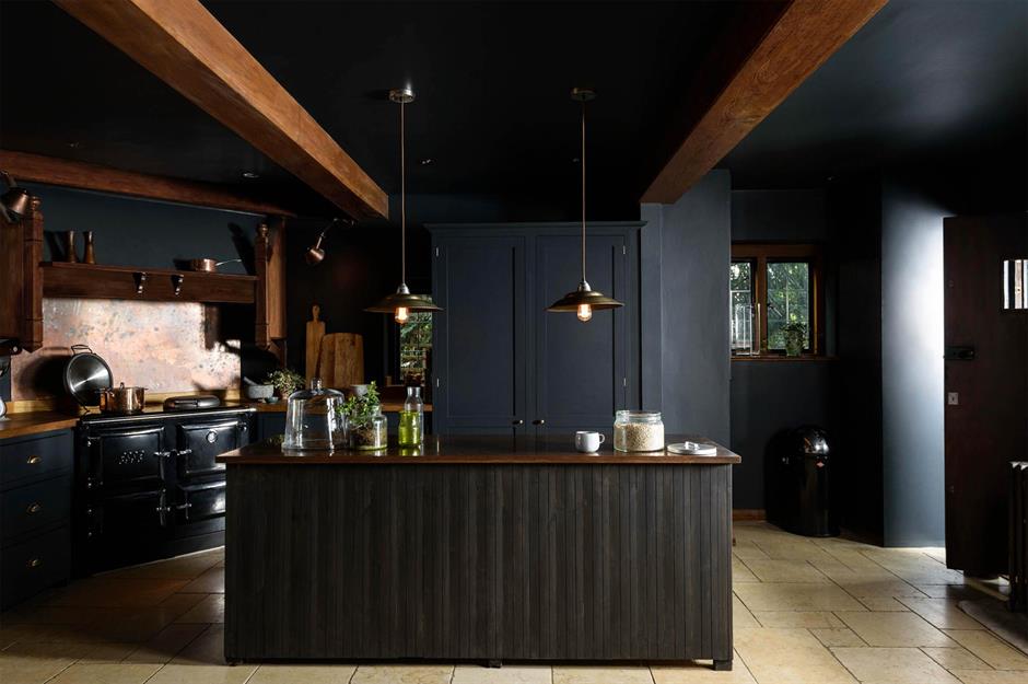 Dark kitchens: black, navy and dark grey kitchen ideas ...