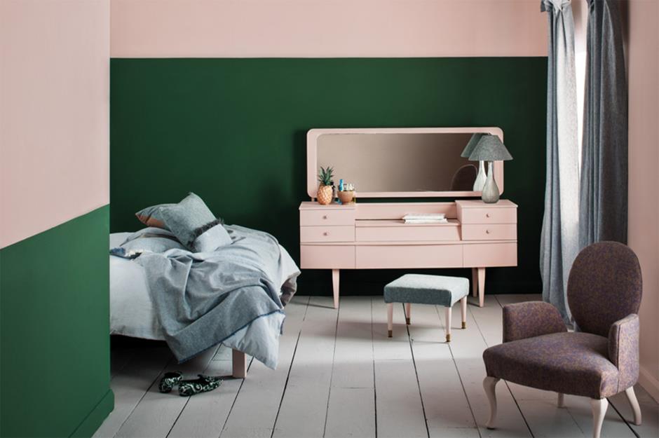 24 Colour Combinations So Wrong They Are Right Loveproperty Pale Pink And Forest Green