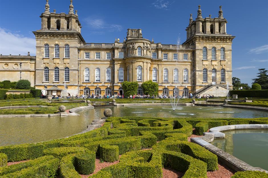 Britain S Prettiest Palaces Fit For A Queen Loveexploring Com