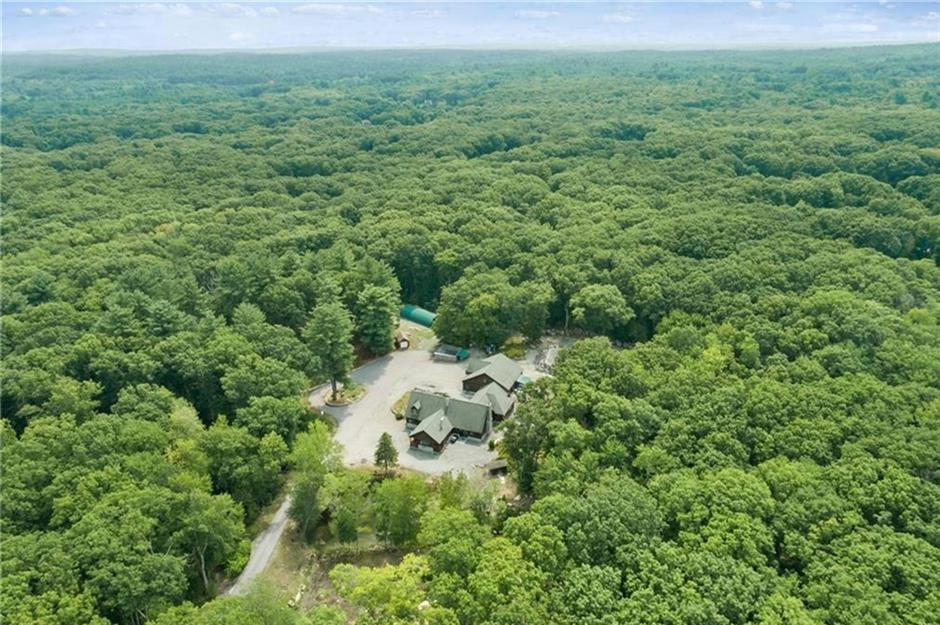 Secluded compound, Rhode Island, USA: $1.4 million