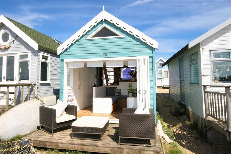 Here Comes The Sun The World S Most Amazing Tiny Beach Homes   Fd1eee2e Ed0e 42e4 8718 89b1d766b417 Beachhut Mudeford Beach Cover 