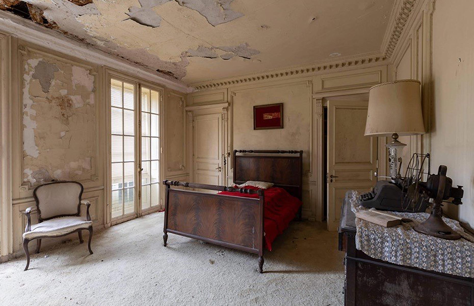 Regal bedroom