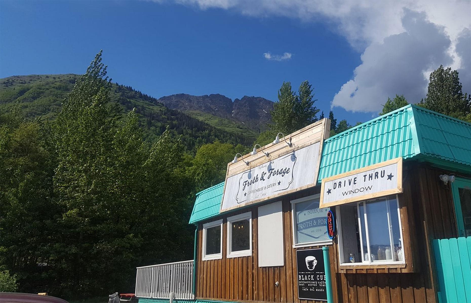Alaska: Froth & Forage Coffeehouse and Eatery  