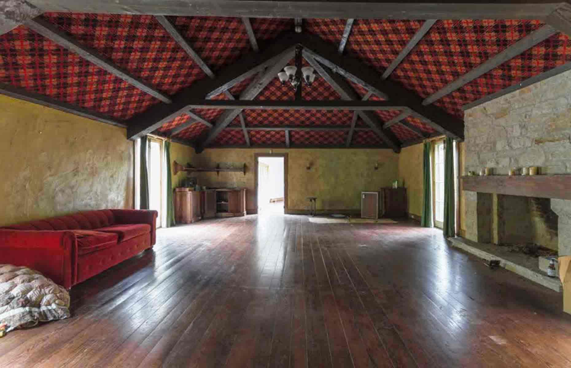 Medieval-style great room