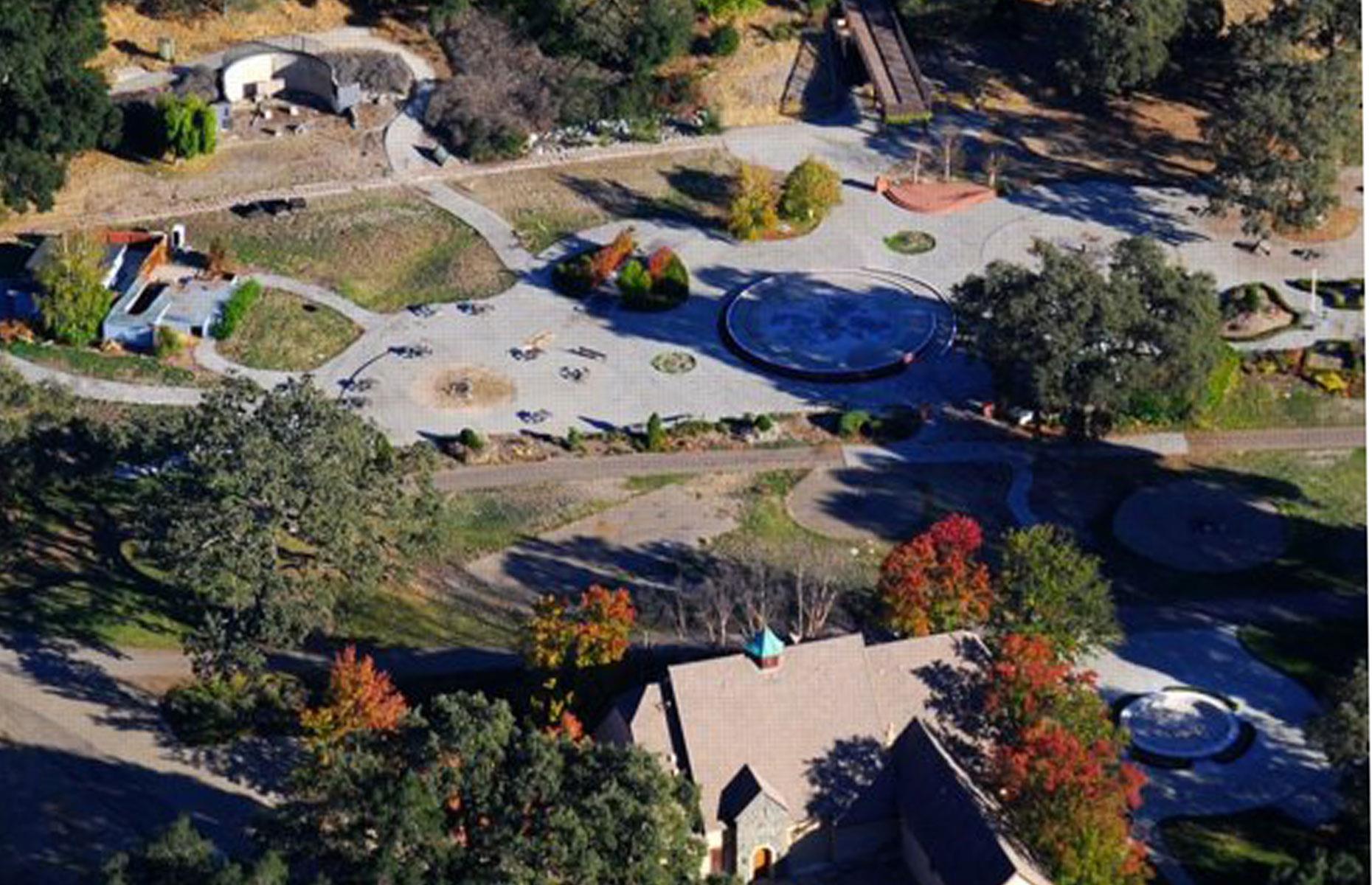 Neverland Ranch, Los Olivos, USA: Unbelievably expensive abandoned mansions