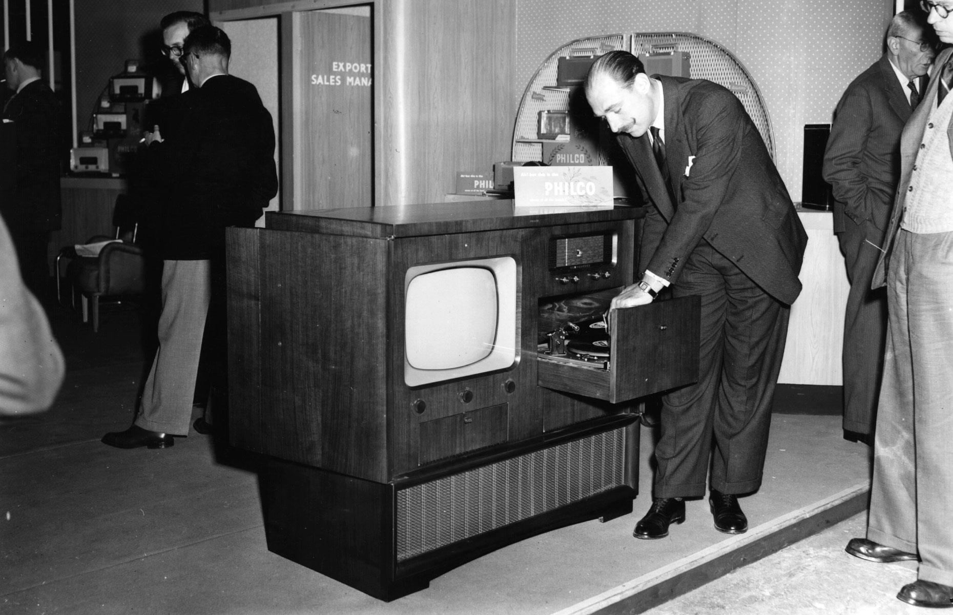 1953: console TV set
