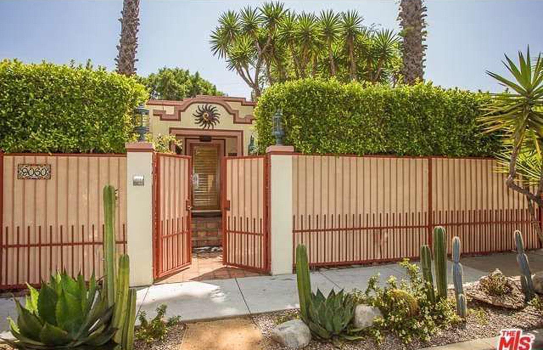 Dolly Parton: Bungalow in West Hollywood